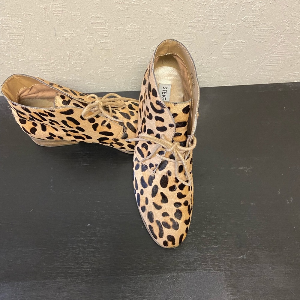 Steve Madden Tie Up ankle boot